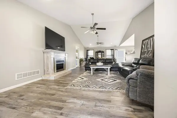 3212 Nicklaus CT, Fulton, MO 65251