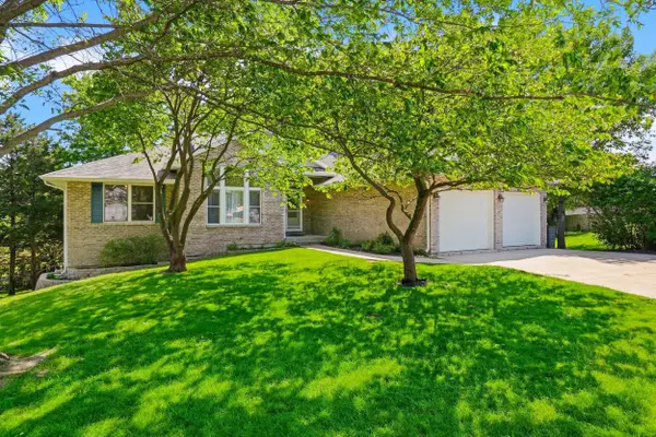 4002 Chatsworth DR, Columbia, MO 65201