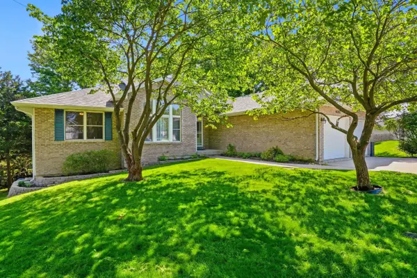 4002 Chatsworth DR, Columbia, MO 65201