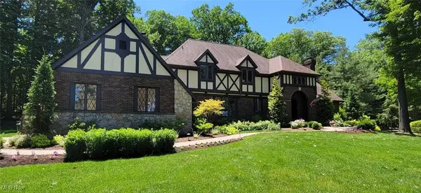 10242 Pinecrest RD, Concord, OH 44077