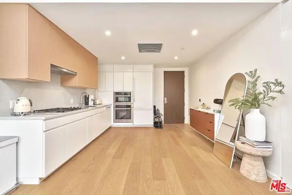 877 Francisco St #1207, Los Angeles, CA 90017-2863