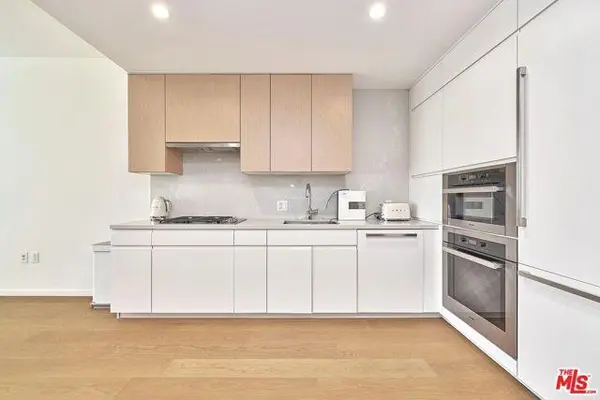 877 Francisco St #1207, Los Angeles, CA 90017-2863