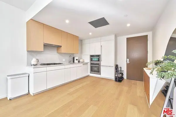 877 Francisco St #1207, Los Angeles, CA 90017-2863