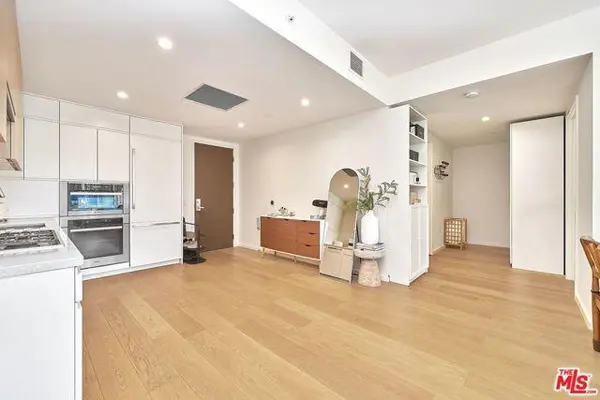 877 Francisco St #1207, Los Angeles, CA 90017-2863