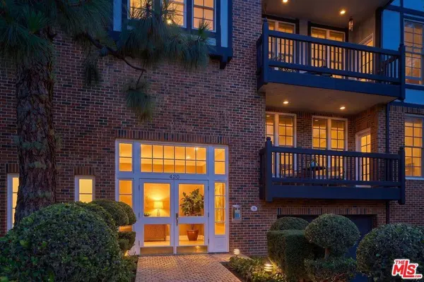 420 S Barrington AVE #102, Los Angeles, CA 90049