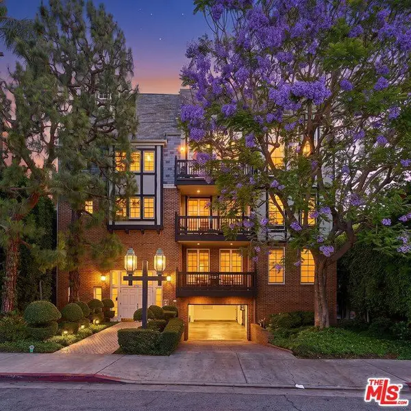420 S Barrington AVE #102, Los Angeles, CA 90049