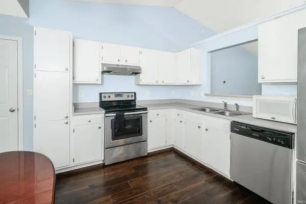 1529 W Edinburgh Bend, Bloomington, IN 47403