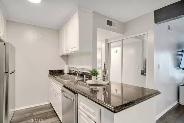 18620 Hatteras ST #122, Tarzana, CA 91356