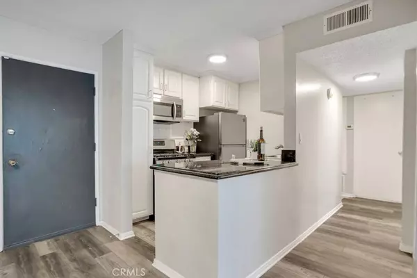 18620 Hatteras ST #122, Tarzana, CA 91356