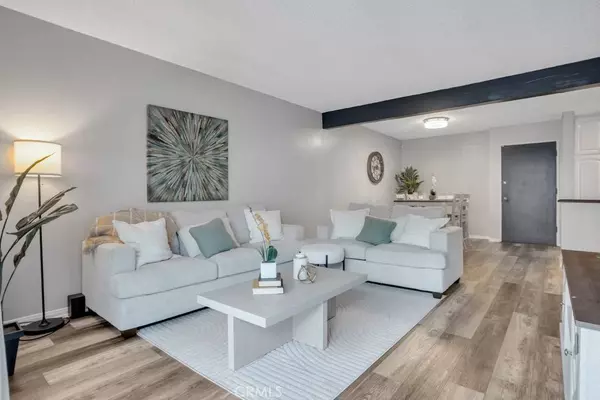 18620 Hatteras ST #122, Tarzana, CA 91356