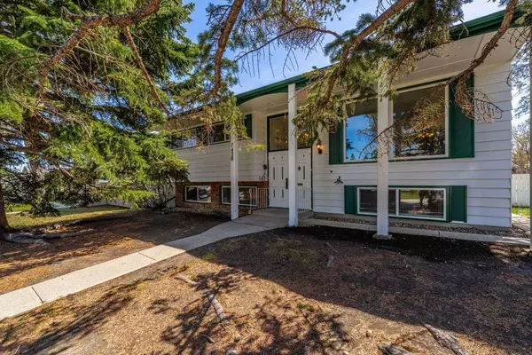 7428 Huntertown CRES NW, Calgary, AB T2K 4K2