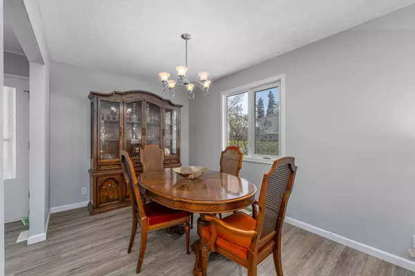 7428 Huntertown CRES NW, Calgary, AB T2K 4K2