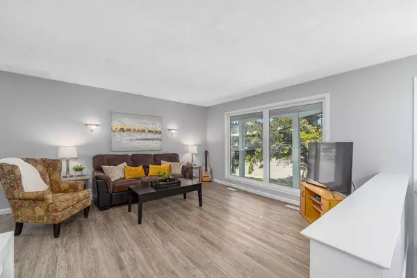 7428 Huntertown CRES NW, Calgary, AB T2K 4K2