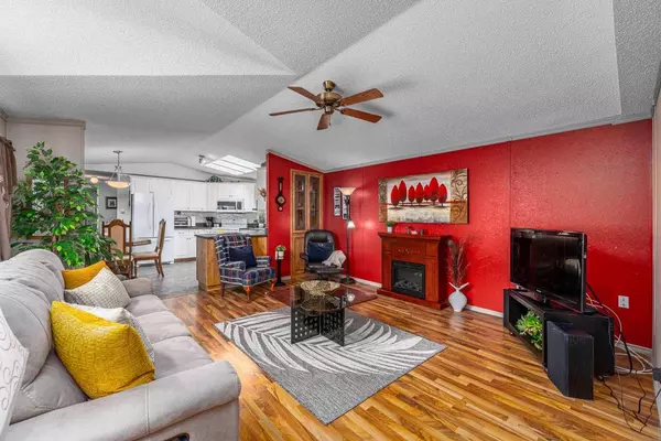 99 Arbour Lake RD NW #67, Calgary, AB T3G4E4