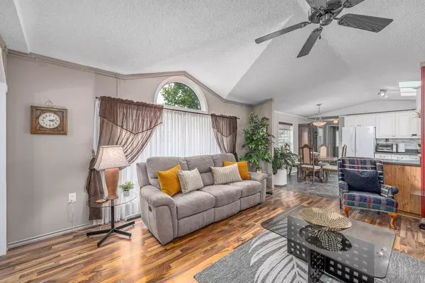 99 Arbour Lake RD NW #67, Calgary, AB T3G4E4