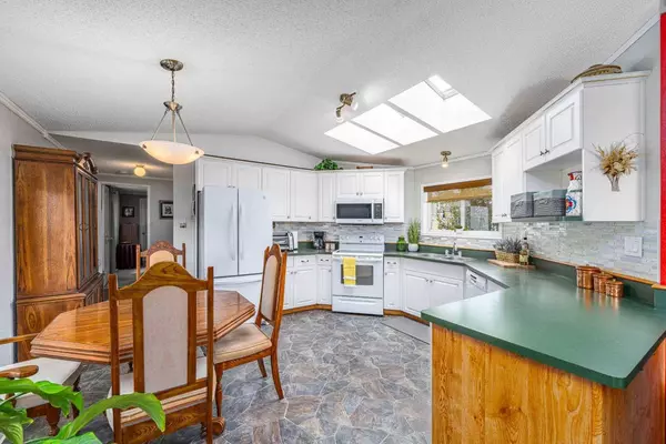 99 Arbour Lake RD NW #67, Calgary, AB T3G4E4