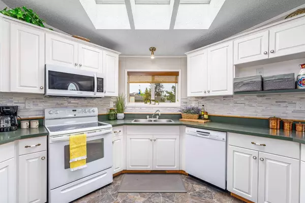 99 Arbour Lake RD NW #67, Calgary, AB T3G4E4