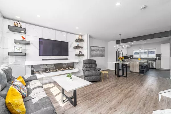 56 Creekside BLVD SW, Calgary, AB T2X4R1