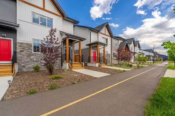 56 Creekside BLVD SW, Calgary, AB T2X4R1