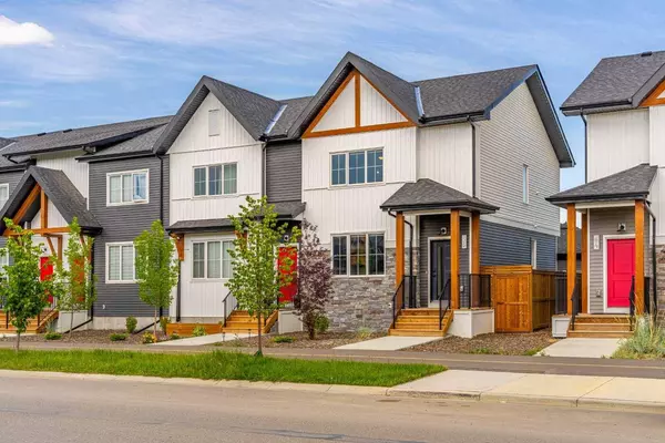 56 Creekside BLVD SW, Calgary, AB T2X4R1