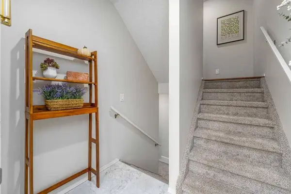 2216 29 ST SW #1, Calgary, AB T3E 2K2