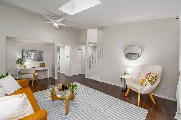 2216 29 ST SW #1, Calgary, AB T3E 2K2