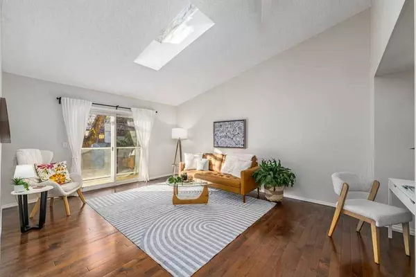 2216 29 ST SW #1, Calgary, AB T3E 2K2