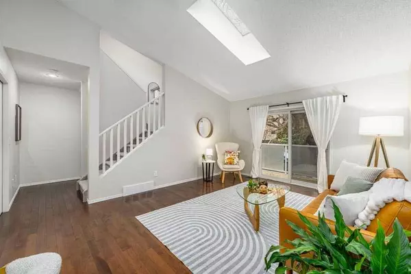 2216 29 ST SW #1, Calgary, AB T3E 2K2