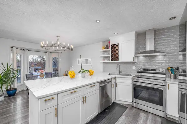 1347 Berkley DR NW, Calgary, AB T3K 1T4