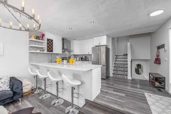 1347 Berkley DR NW, Calgary, AB T3K 1T4