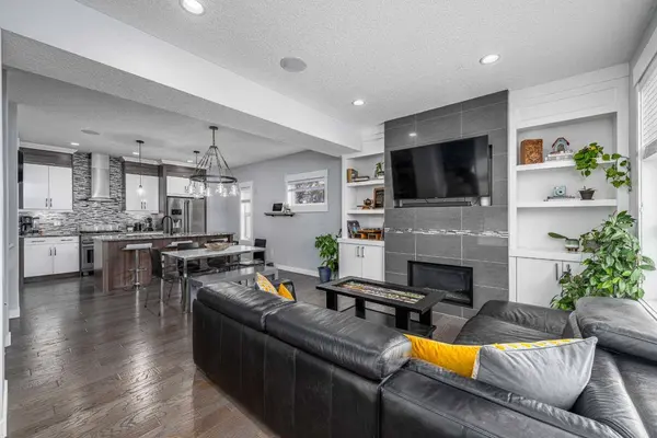 2432 24A ST SW #1, Calgary, AB T3E 1W1