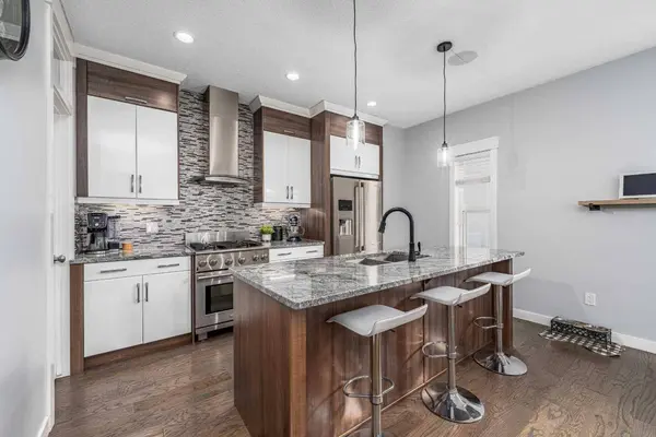 2432 24A ST SW #1, Calgary, AB T3E 1W1