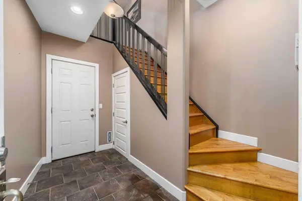 1814 14A ST SW, Calgary, AB T2T 3W7