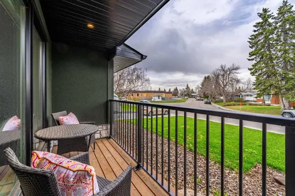 2328 58 AVE SW, Calgary, AB T3E 1N5