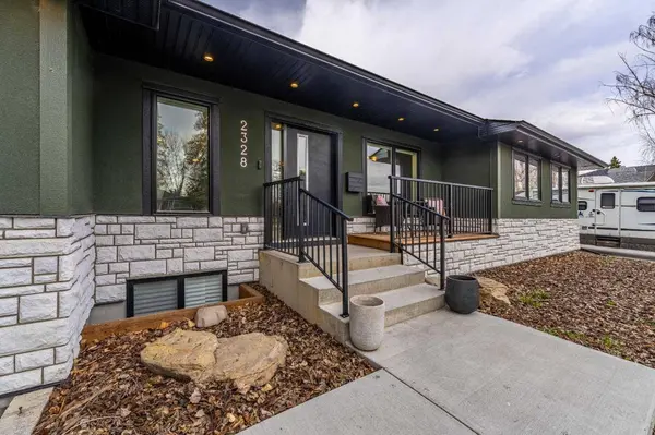 2328 58 AVE SW, Calgary, AB T3E 1N5