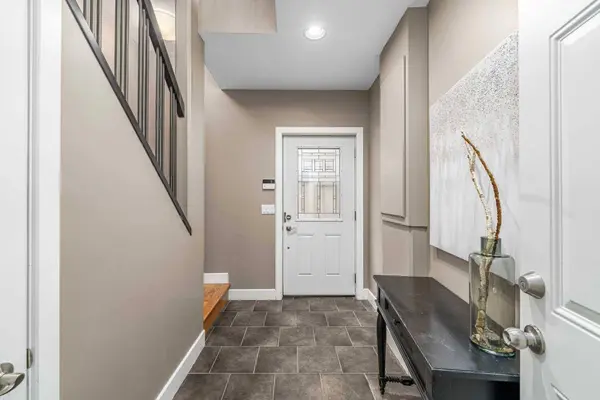 1814 14A ST SW #1, Calgary, AB T2T 3W7