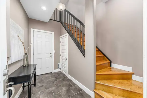 1814 14A ST SW #1, Calgary, AB T2T 3W7