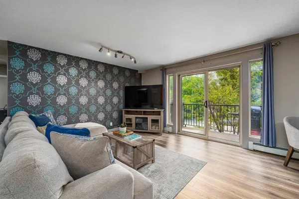 1422 Centre A ST NE #201, Calgary, AB T2E 2Z9