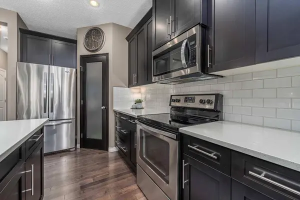 220 Copperpond GN SE, Calgary, AB T2Z 1H9
