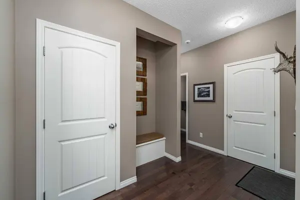 220 Copperpond GN SE, Calgary, AB T2Z 1H9