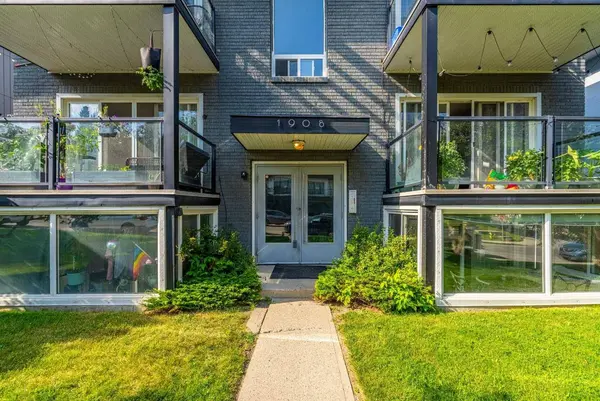 1908 28 AVE SW #301, Calgary, AB T2T 1K1