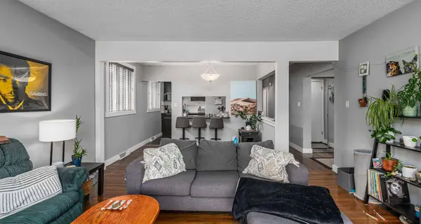 1908 28 AVE SW #301, Calgary, AB T2T 1K1