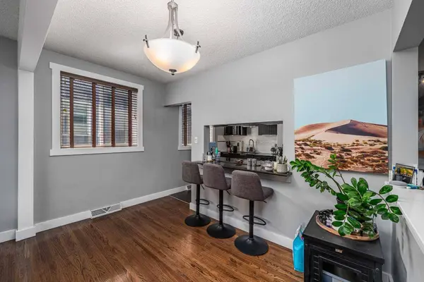 1908 28 AVE SW #301, Calgary, AB T2T 1K1