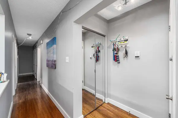 1908 28 AVE SW #301, Calgary, AB T2T 1K1