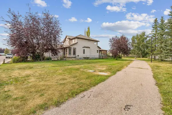 1116 Woodside WAY NW, Airdrie, AB T4B 2S3