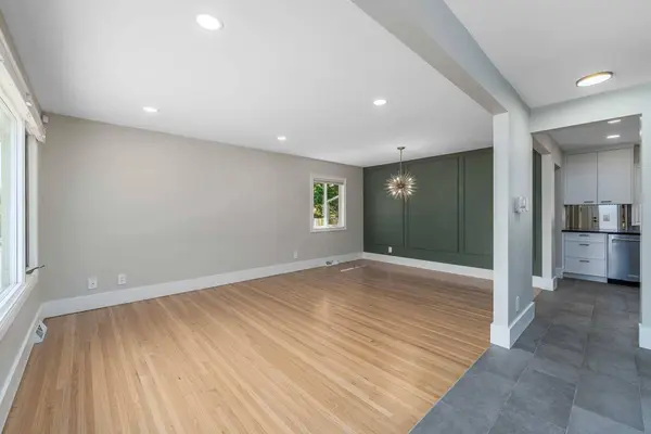 81 White Oak CRES SW, Calgary, AB T3C 3J9