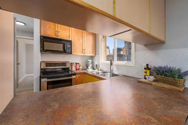 626 15 AVE SW #502, Calgary, AB T2R 0R5