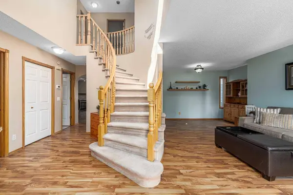 681 Harvest Hills DR NE, Calgary, AB T3K 4R3
