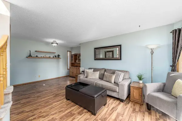 681 Harvest Hills DR NE, Calgary, AB T3K 4R3