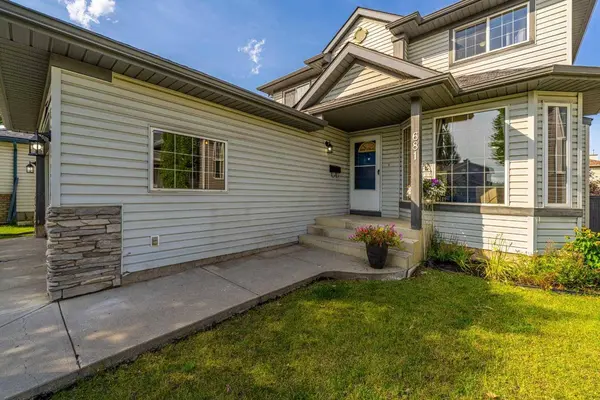 681 Harvest Hills DR NE, Calgary, AB T3K 4R3